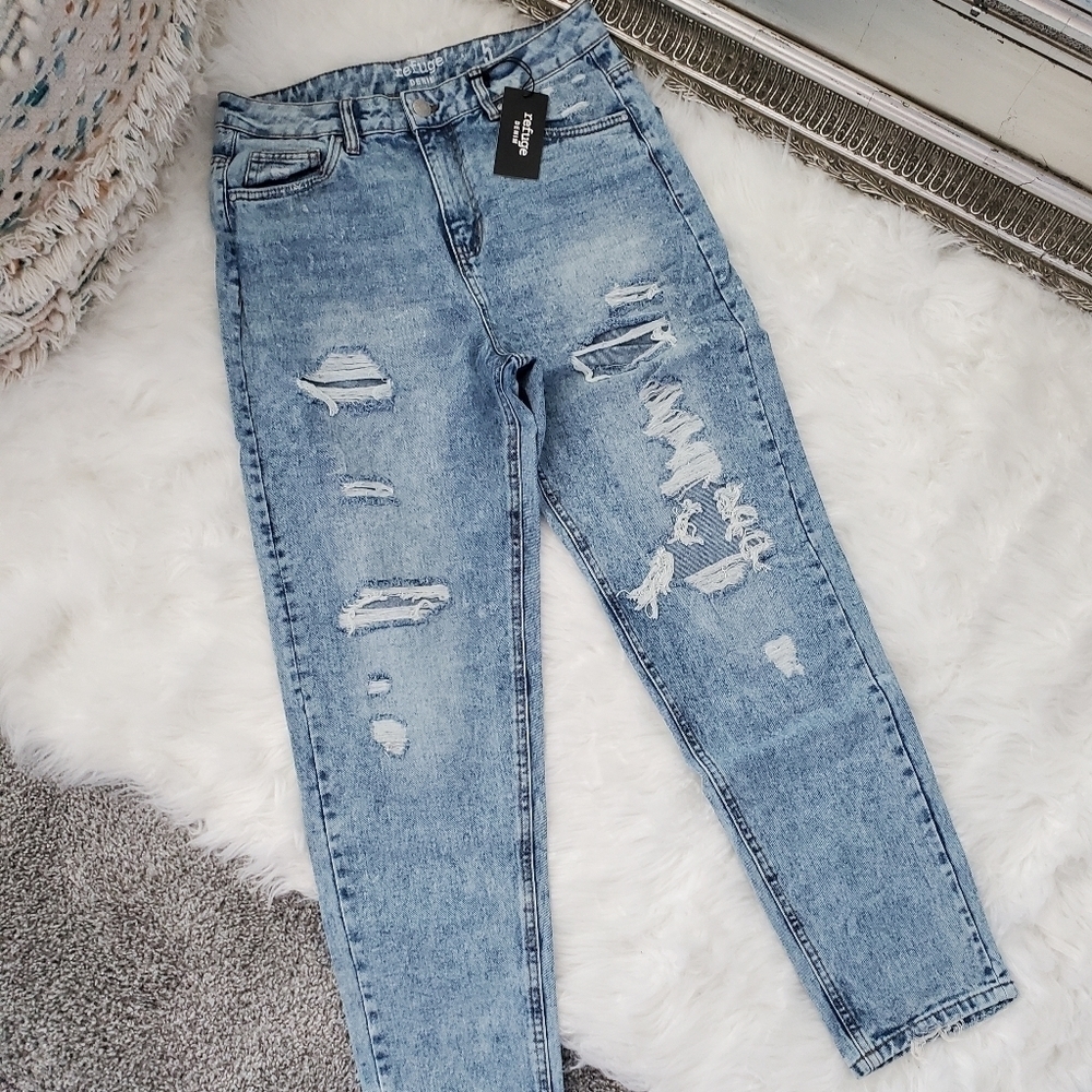 New! Refuge Denim Mom Relax High Rise Distressed Ripped Jeans. Size 5.